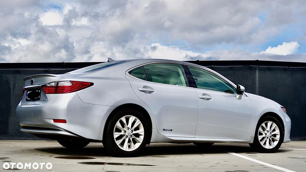 Lexus ES - 5