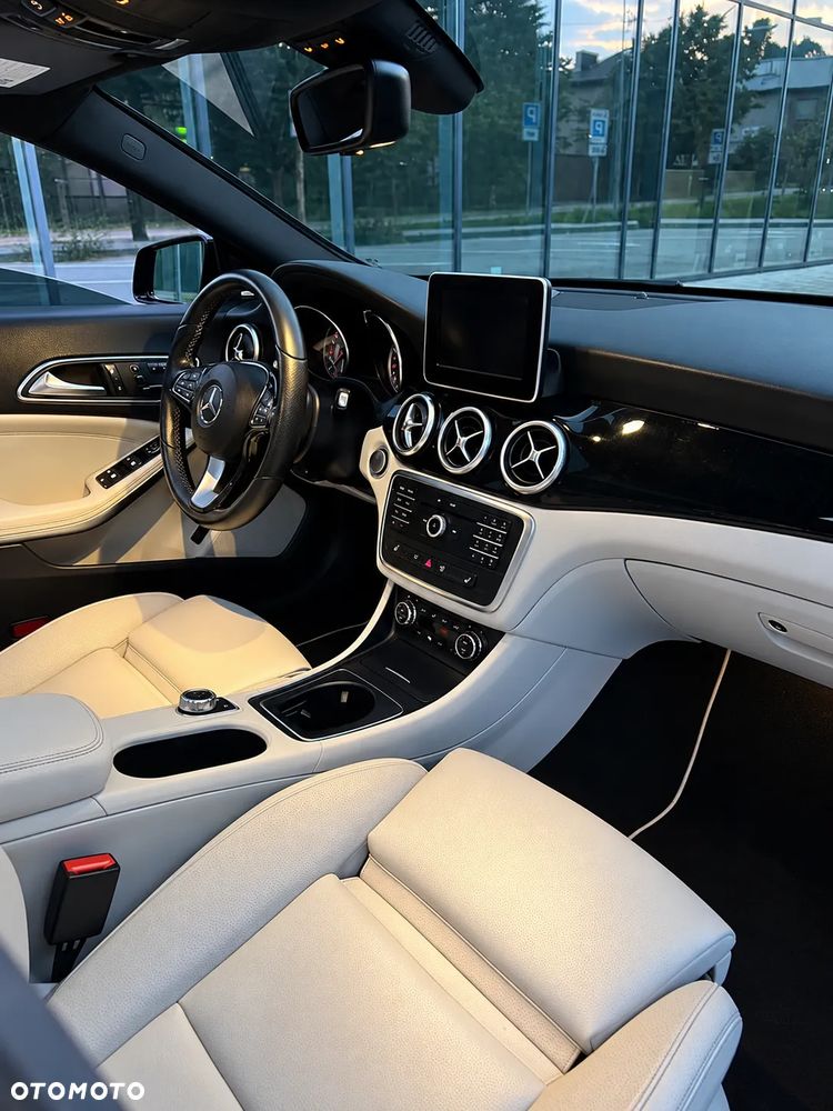 Mercedes-Benz CLA - 12