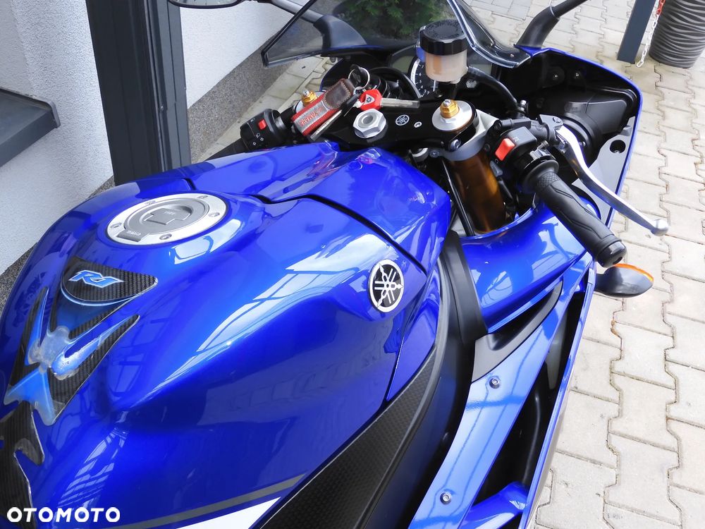 Yamaha R1 - 11