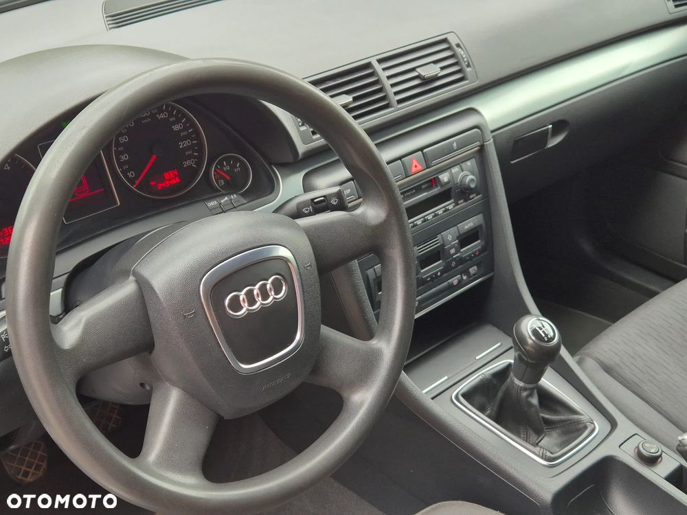 Audi A4 Limousine - 12