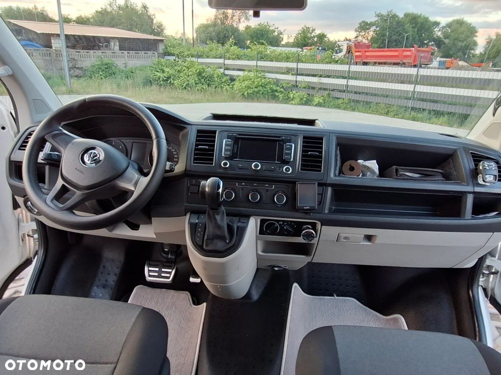 Volkswagen Caravelle - 27