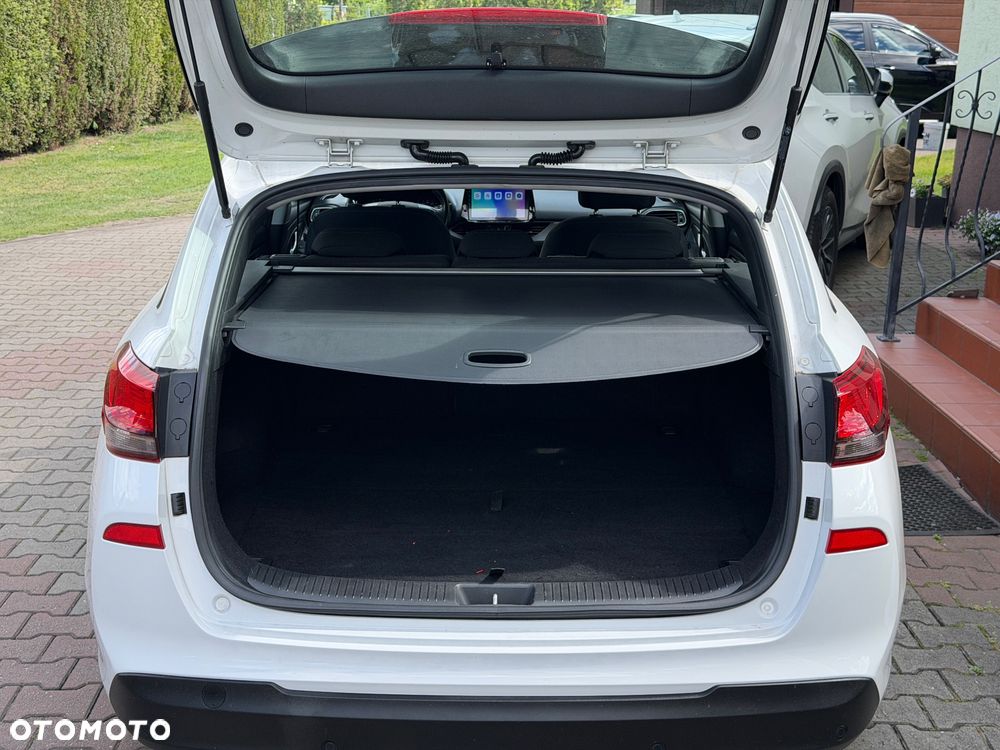 Hyundai i30 blue Kombi 1.4 Trend - 24