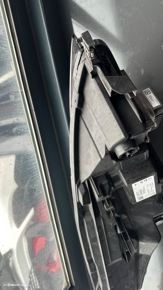 Farol esq Tesla model 3 - 5