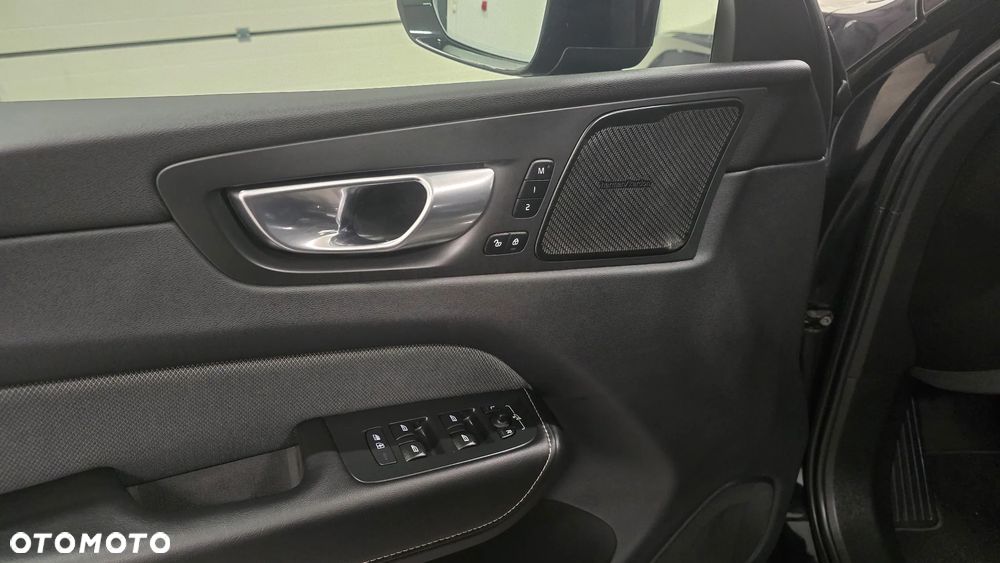 Volvo XC 60 B4 D Plus Dark - 12