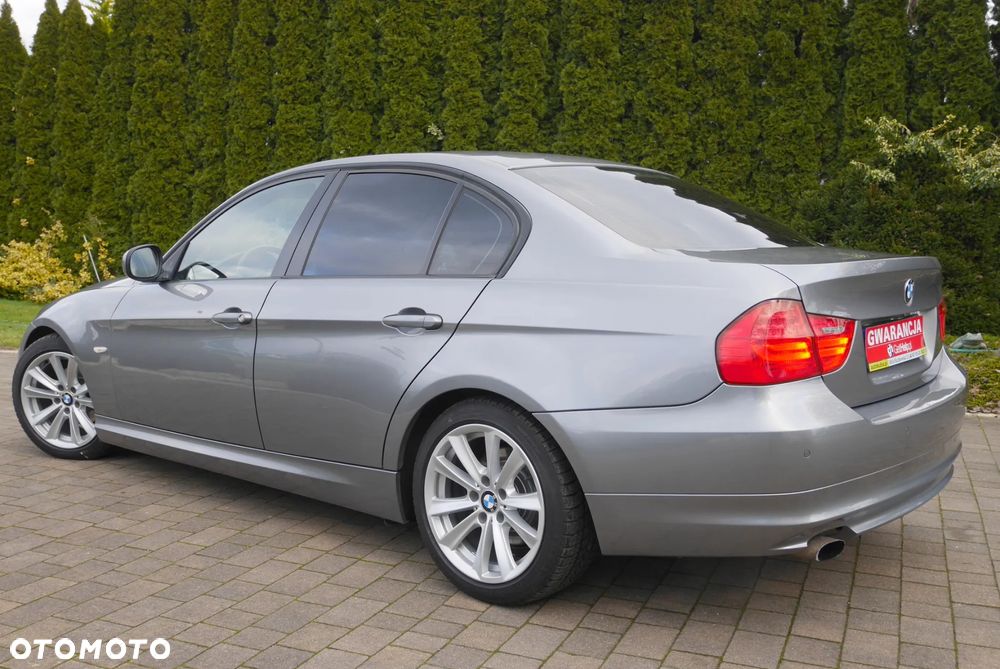 BMW Seria 3 318i - 4