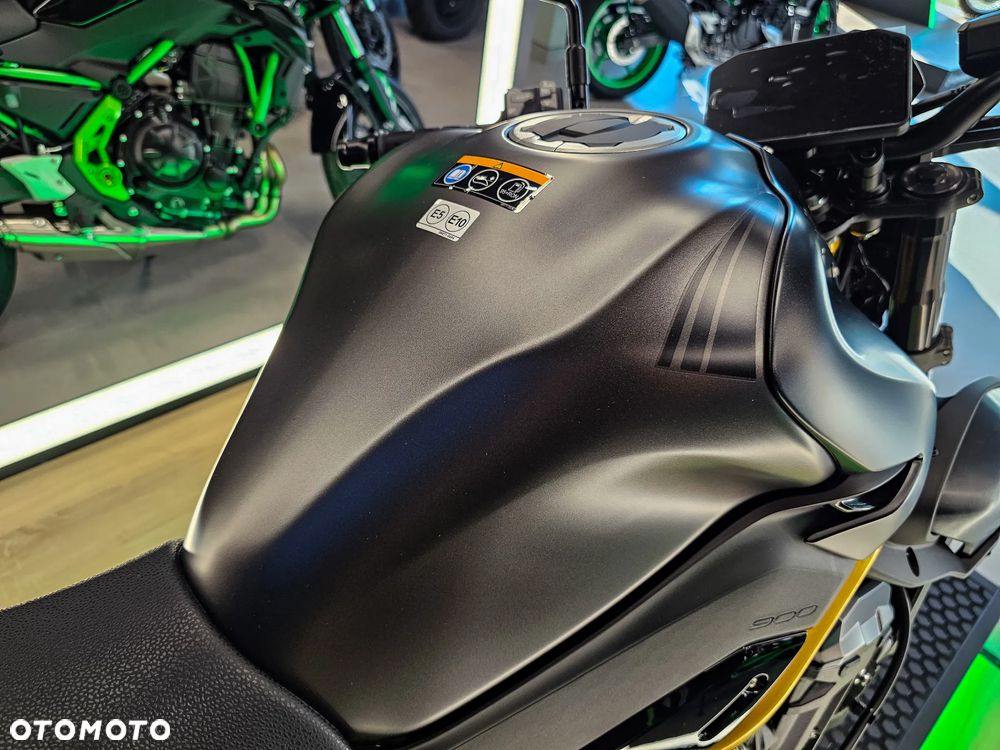 Kawasaki Z 900 - 5