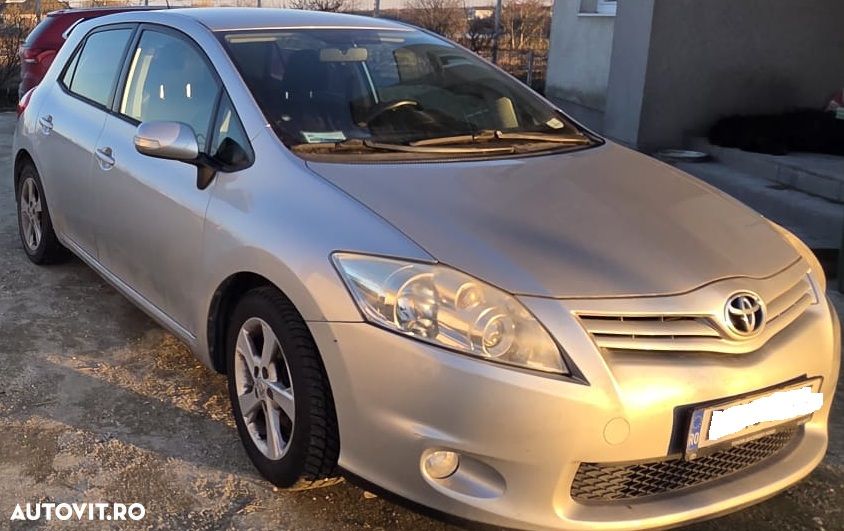 Toyota Auris 1.6 L Valvematic Unique - 3