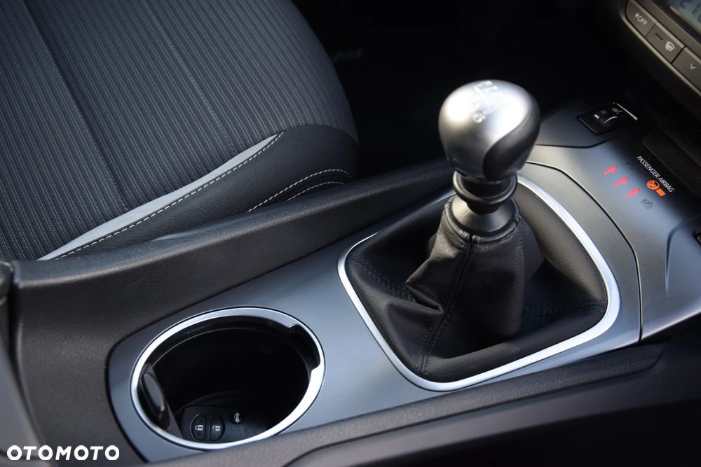 Toyota Avensis 1.8 Edition (2014) - 24