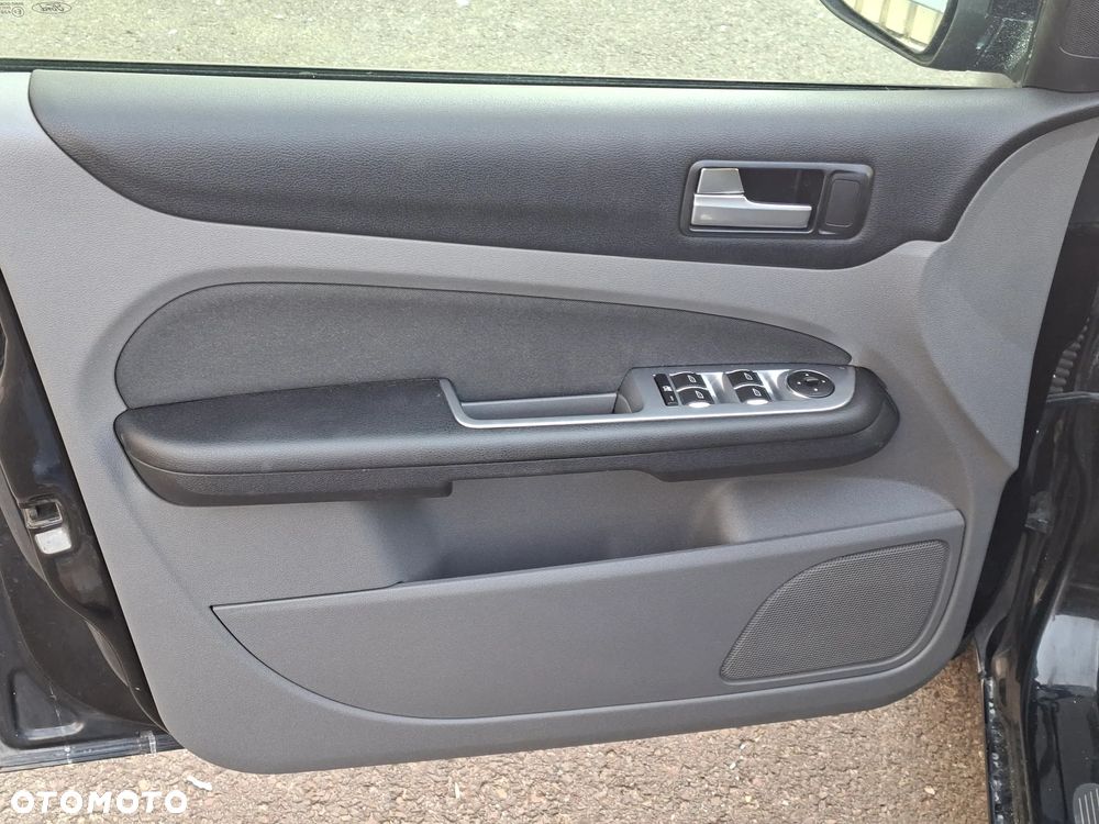 Ford Focus 2.0 16V Titanium - 16