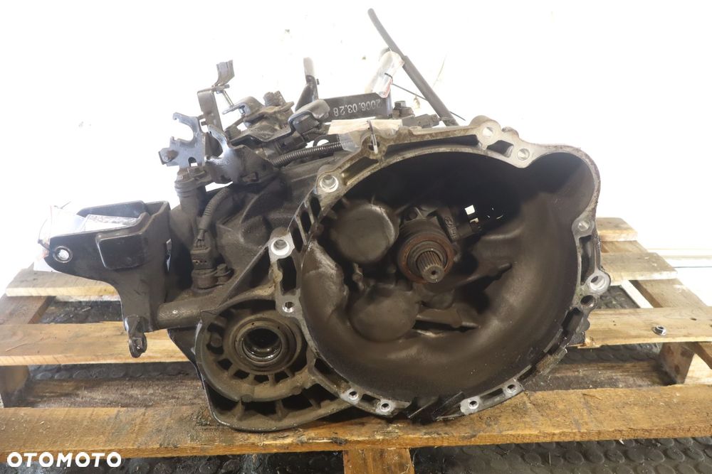 SKRZYNIA BIEGÓW 6 BIEGOWA HYUNDAI TUCSON I 2.0CRDI M4GF2 - 1