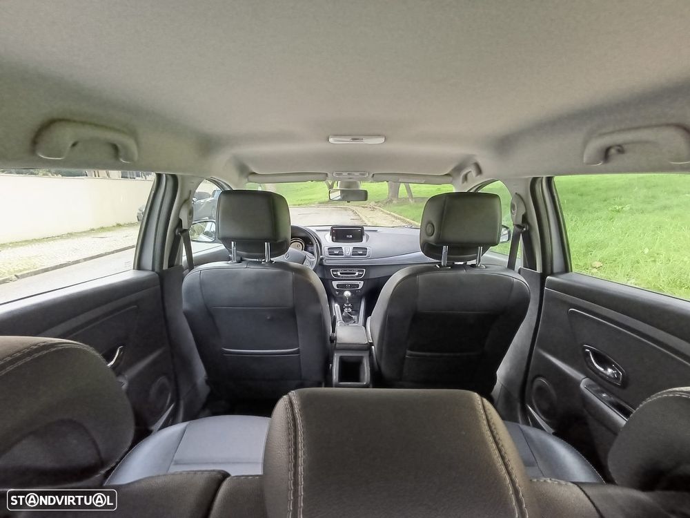 Renault Mégane Sport Tourer 1.5 Blue dCi Limited J17 - 24