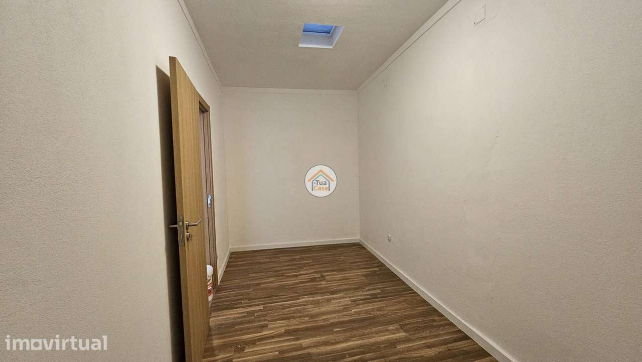 Moradia T2 no Centro Histórico de Redondo com Logradouro, Varanda e V - Grande imagem: 5/17