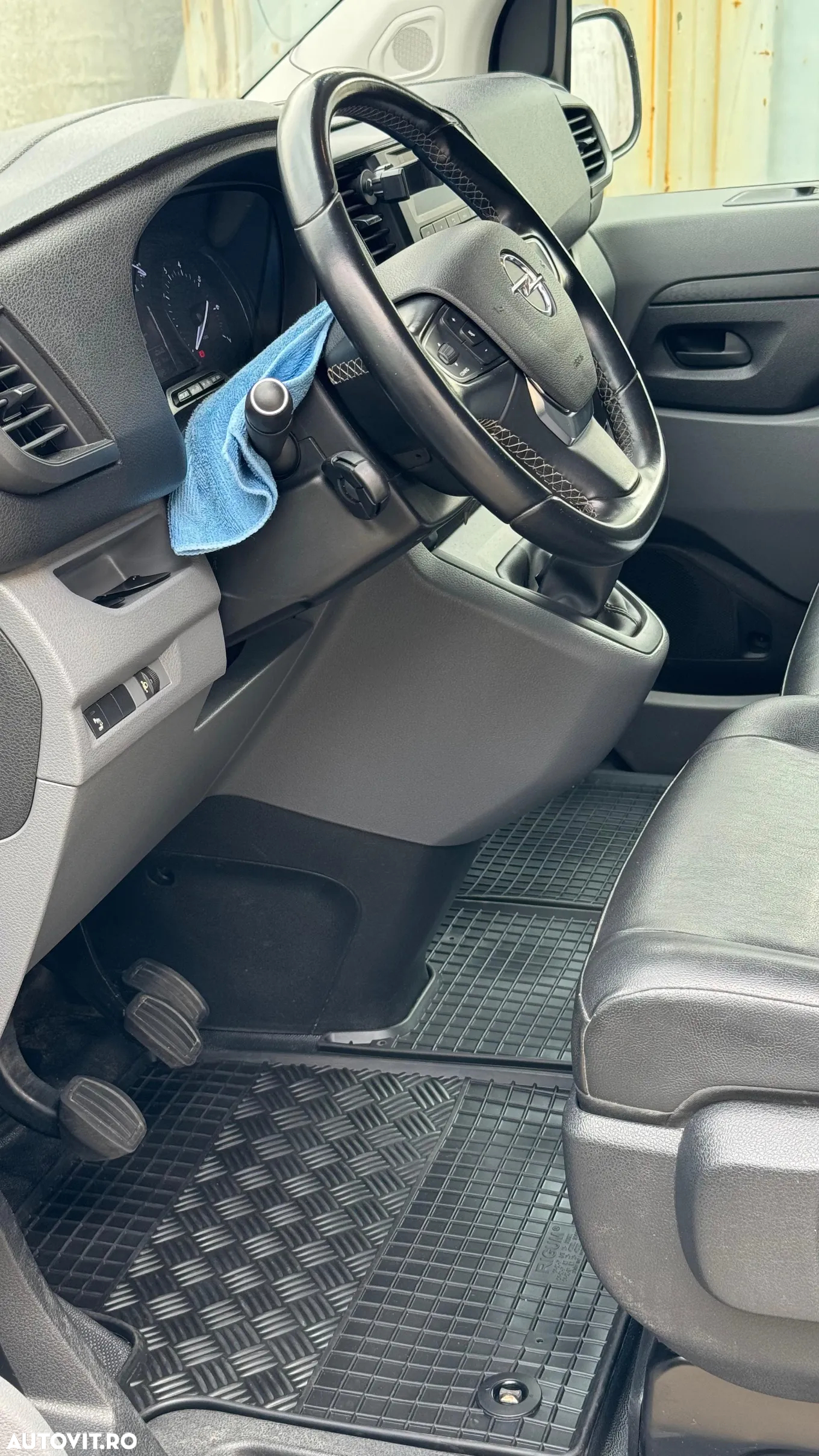 Opel Vivaro - 13