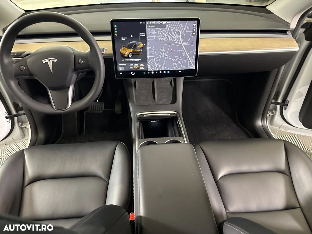 Tesla Model Y - 10