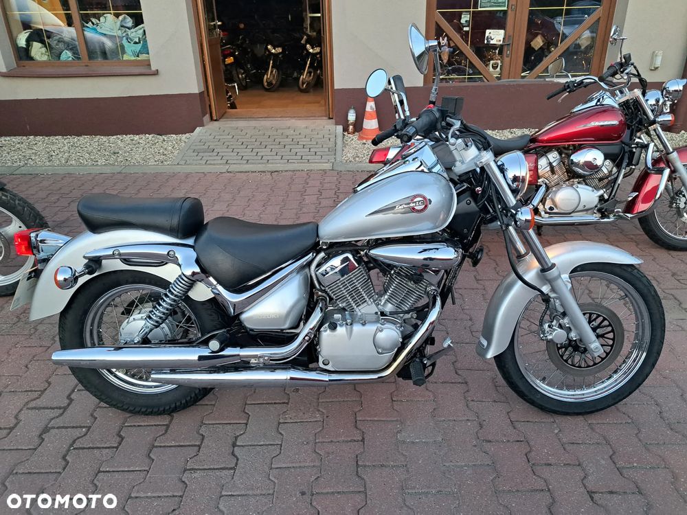 Suzuki Intruder - 1