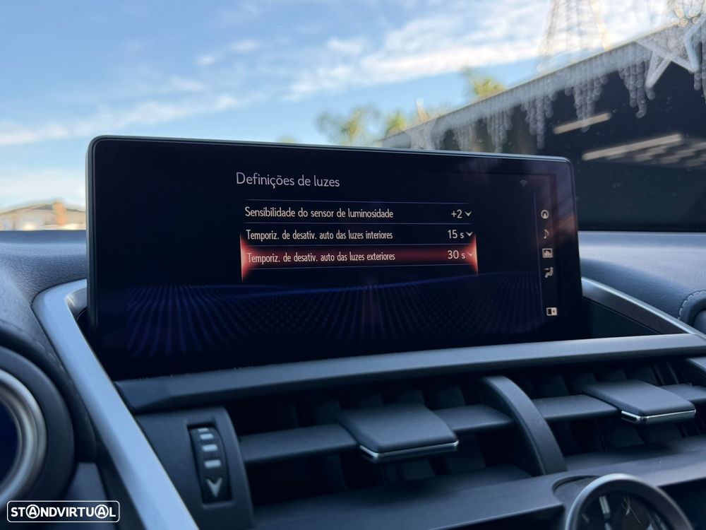 Lexus NX 300h Executive+ - 48