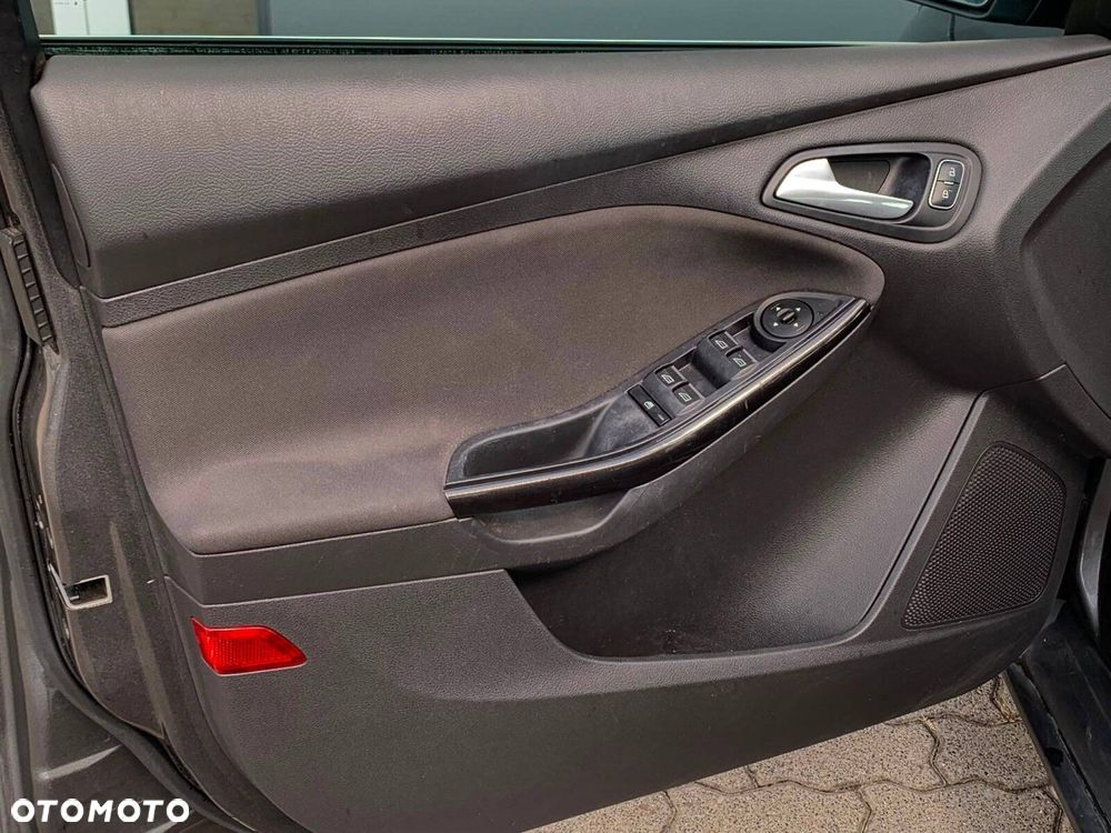 Ford Focus 1.0 EcoBoost Trend Edition - 25