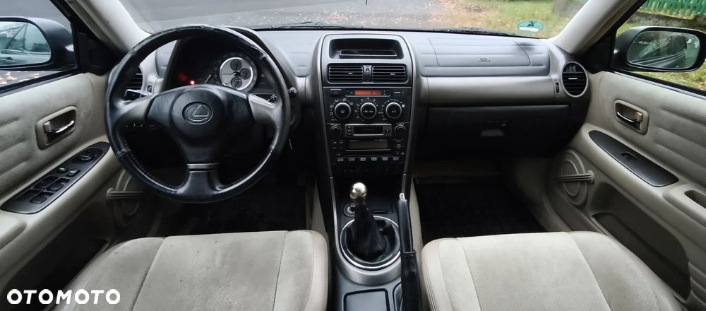 Lexus IS 200 Prestige - 30