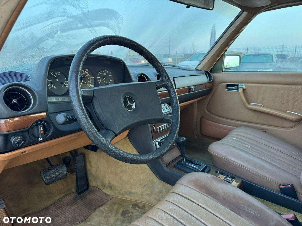 Mercedes-Benz W123 - 10