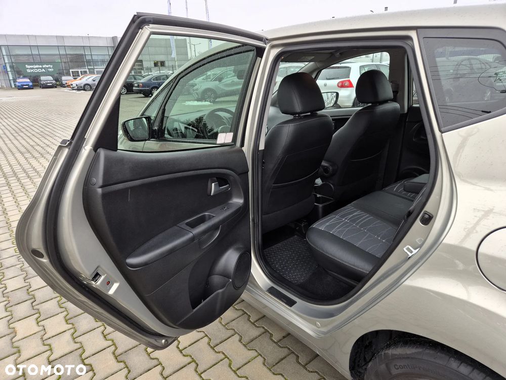 Kia Venga 1.6 L - 16
