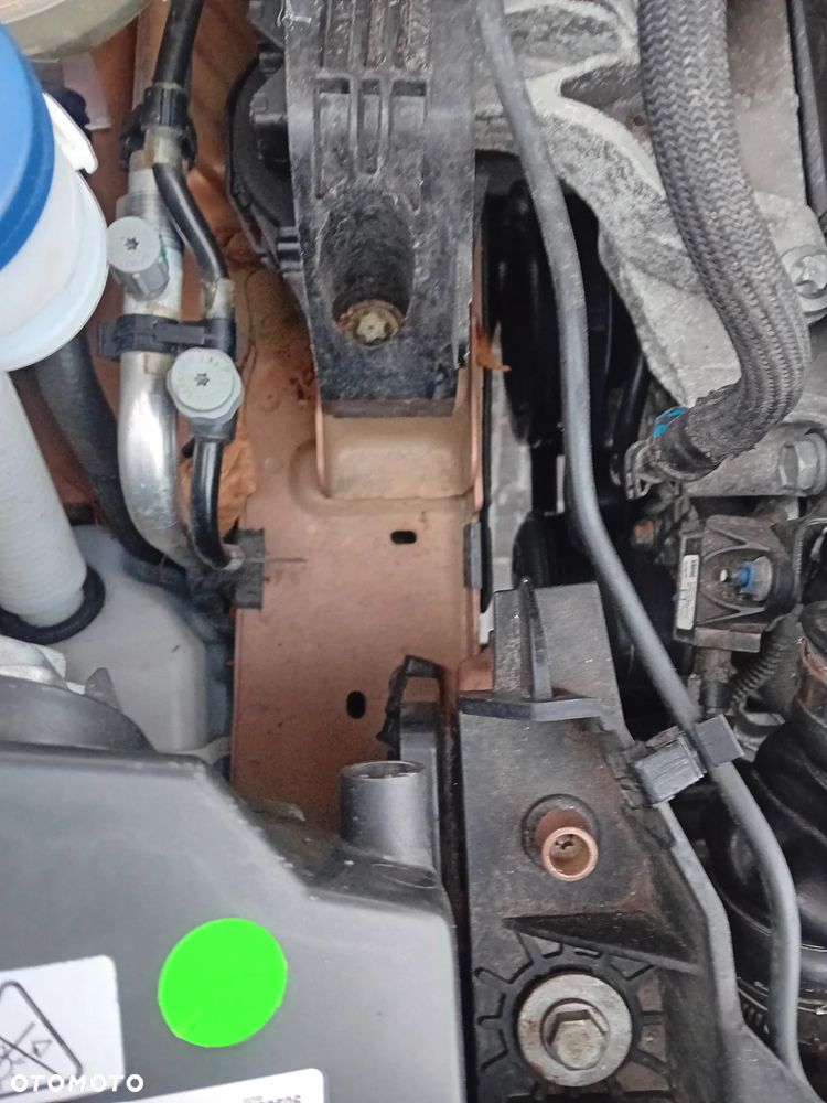 Peugeot 2008 PureTech 155 EAT8 GT - 21