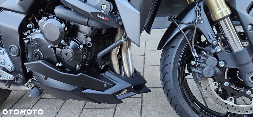 Suzuki GSR - 20
