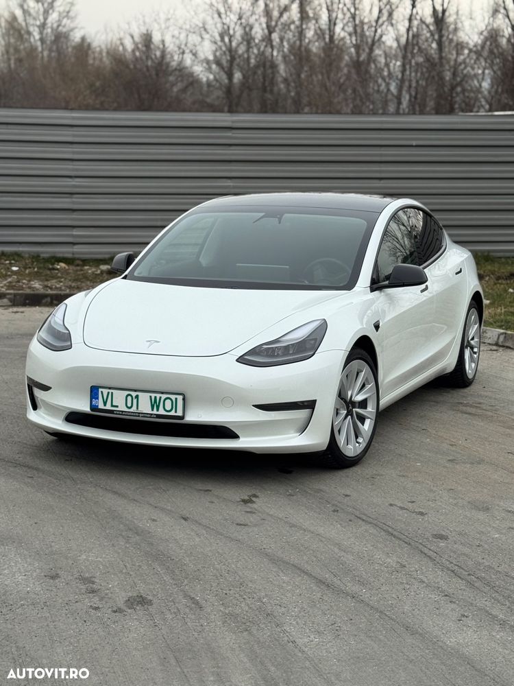 Tesla Model 3 - 1