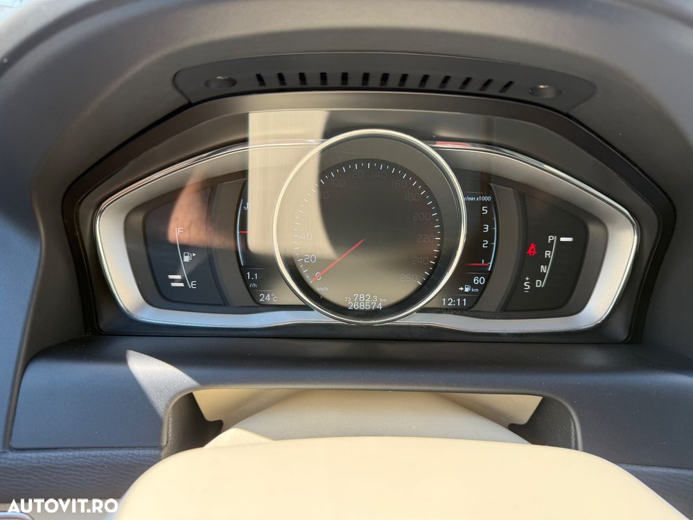 Volvo XC 60 D4AWD Summum - 4