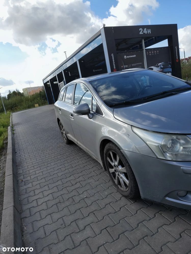 Toyota Avensis - 8