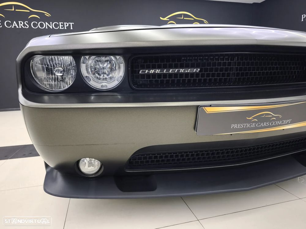 Dodge Challenger Auto SXT Plus - 10