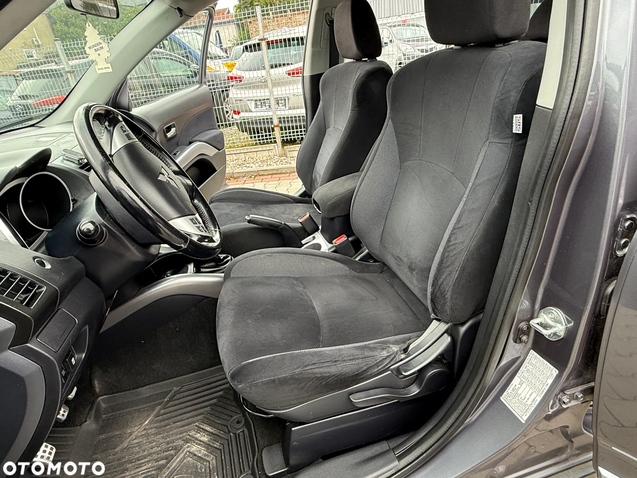 Mitsubishi Outlander 2.4 Intense + - 21