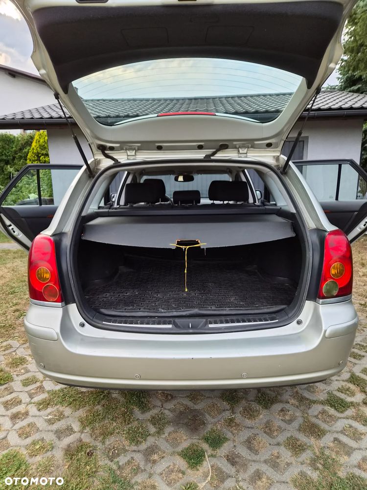 Toyota Avensis 2.0 VVT-i Sol - 25