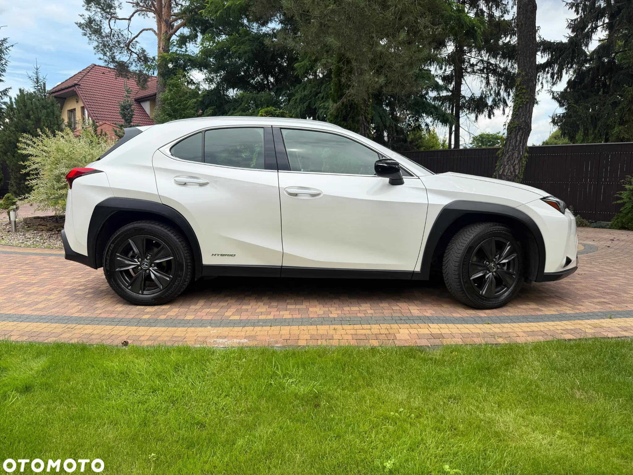 Lexus UX 250h (E-FOUR) Executive Line - 4