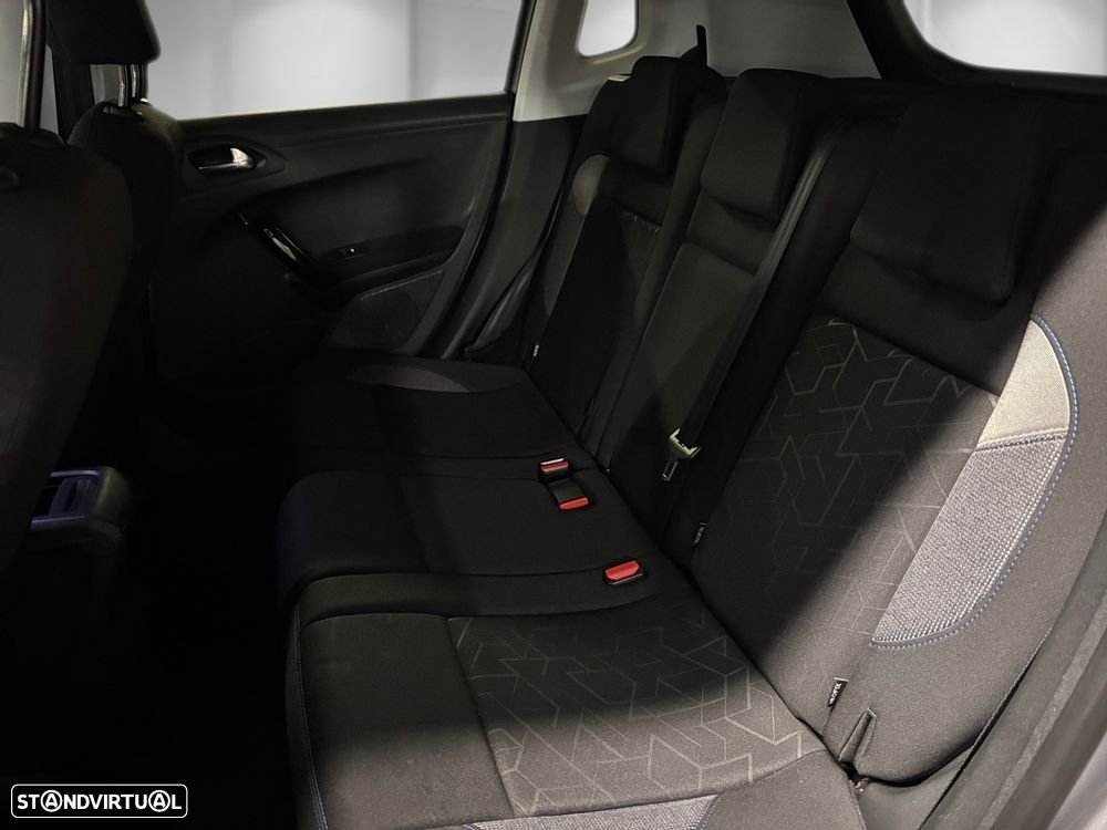 Peugeot 2008 1.5 BlueHDi Signature - 6