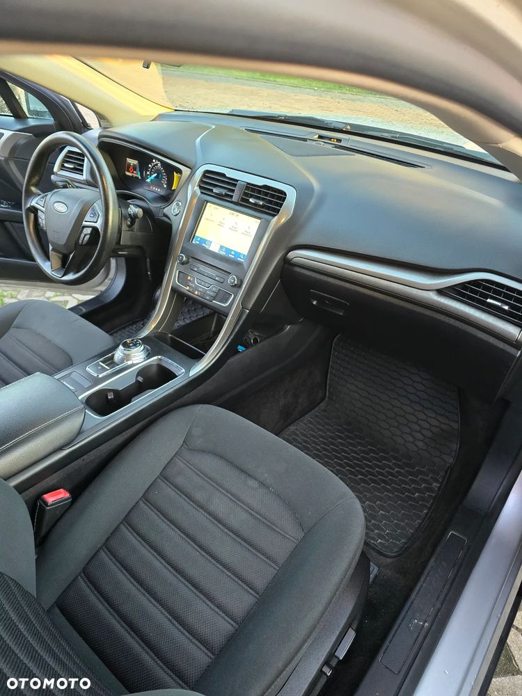 Ford Fusion - 4