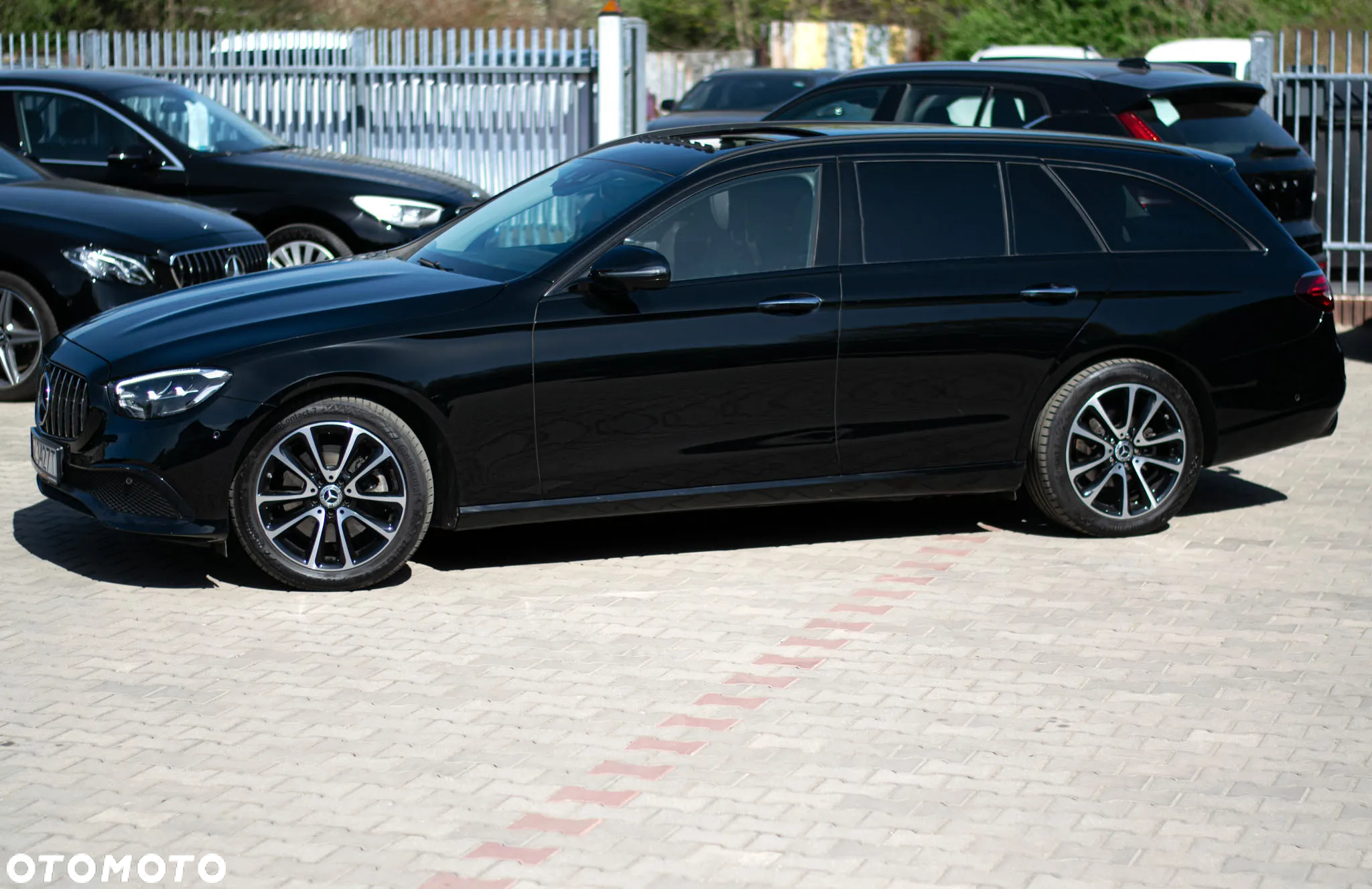 Mercedes-Benz Klasa E 220 d 4Matic T 9G-TRONIC Avantgarde - 31