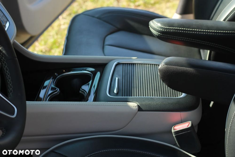 Chrysler Pacifica - 34