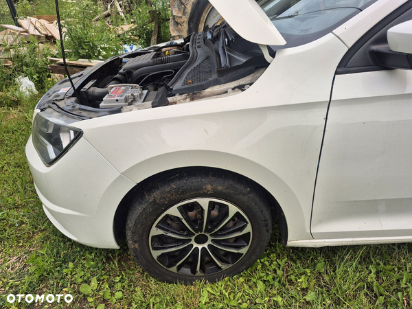 Błotnik prawy lewy seat toledo iv rapid kolor lf9e