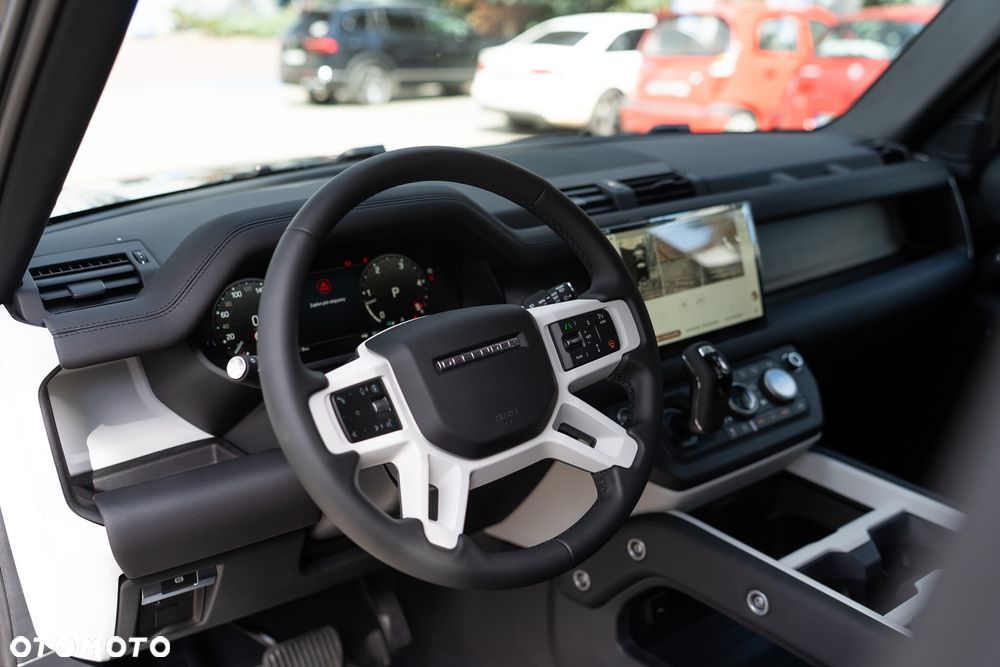 Land Rover Defender 3.0 D300 mHEV X-Dynamic HSE - 12