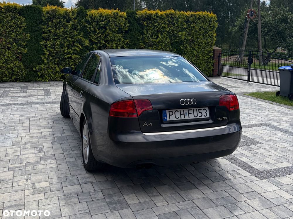 Audi A4 Limousine - 5