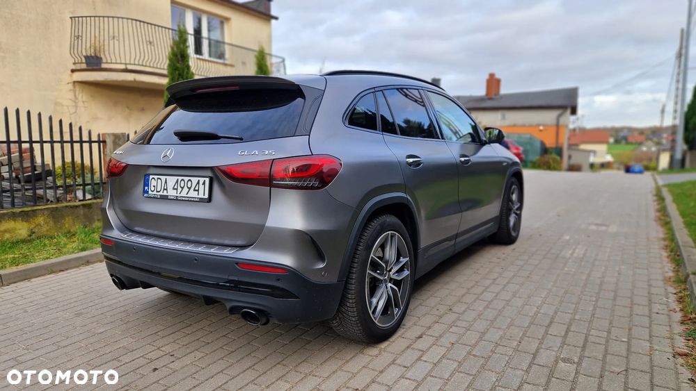 Mercedes-Benz GLA - 4