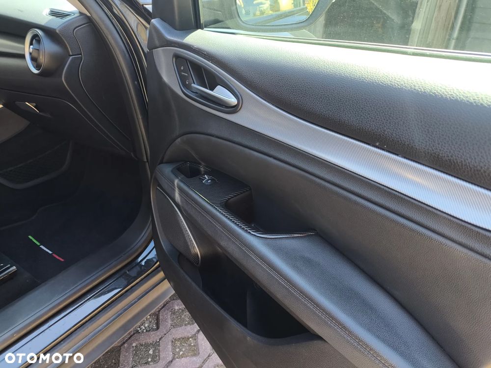 Alfa Romeo Stelvio 2.0 Turbo 16V AT8-Q4 Ti - 12