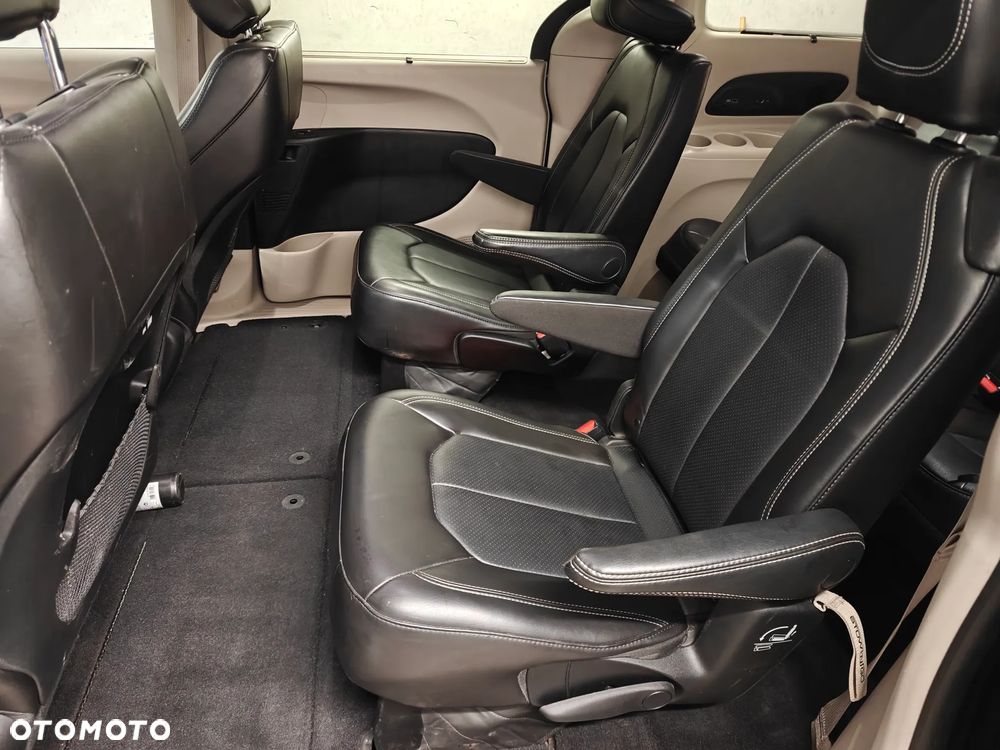 Chrysler Pacifica - 13