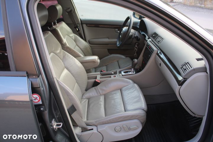 Audi A4 Limousine - 12