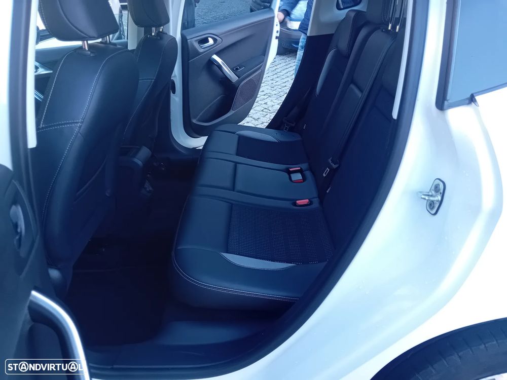 Peugeot 2008 1.2 PureTech Allure - 20