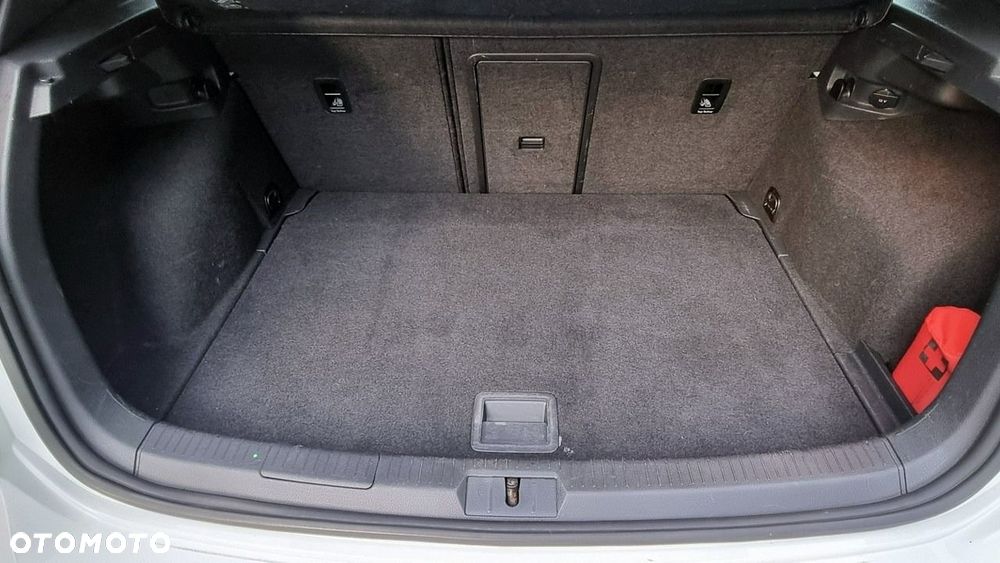 Volkswagen Golf - 24