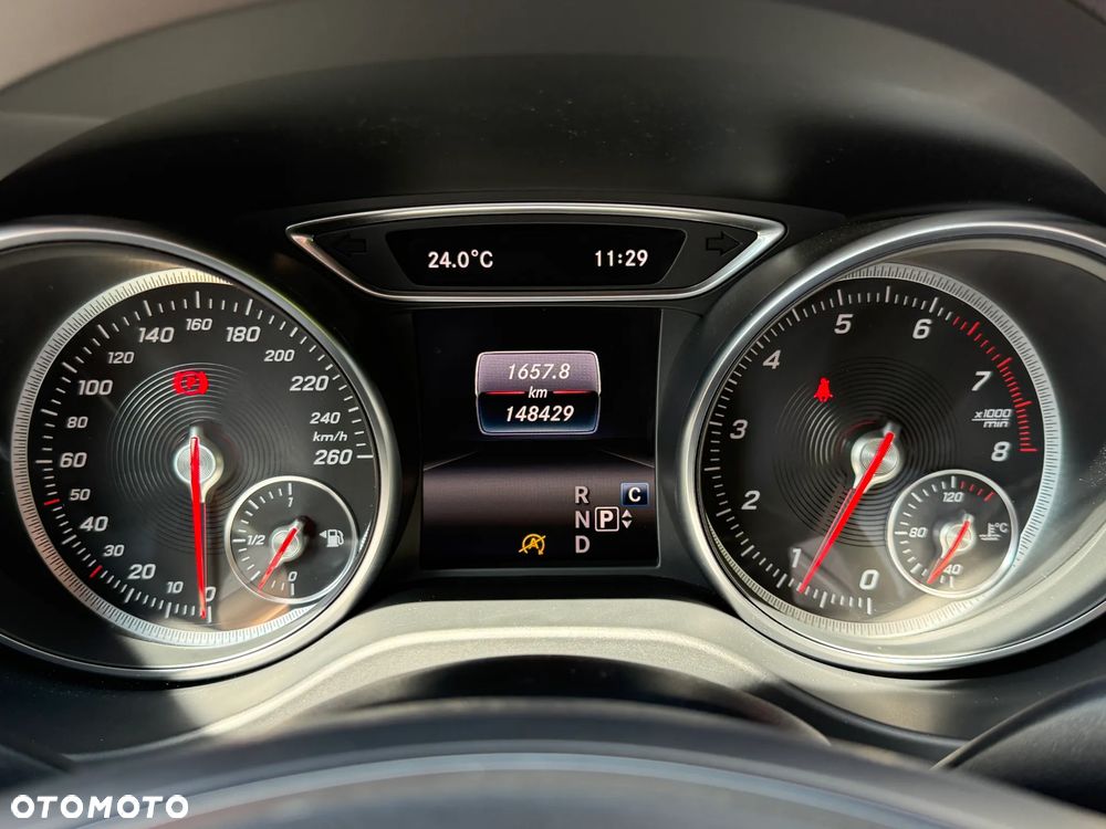 Mercedes-Benz GLA 200 7G-DCT Urban - 10