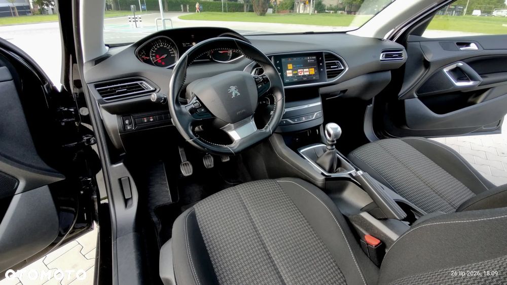 Peugeot 308 1.2 PureTech Allure S&S - 18