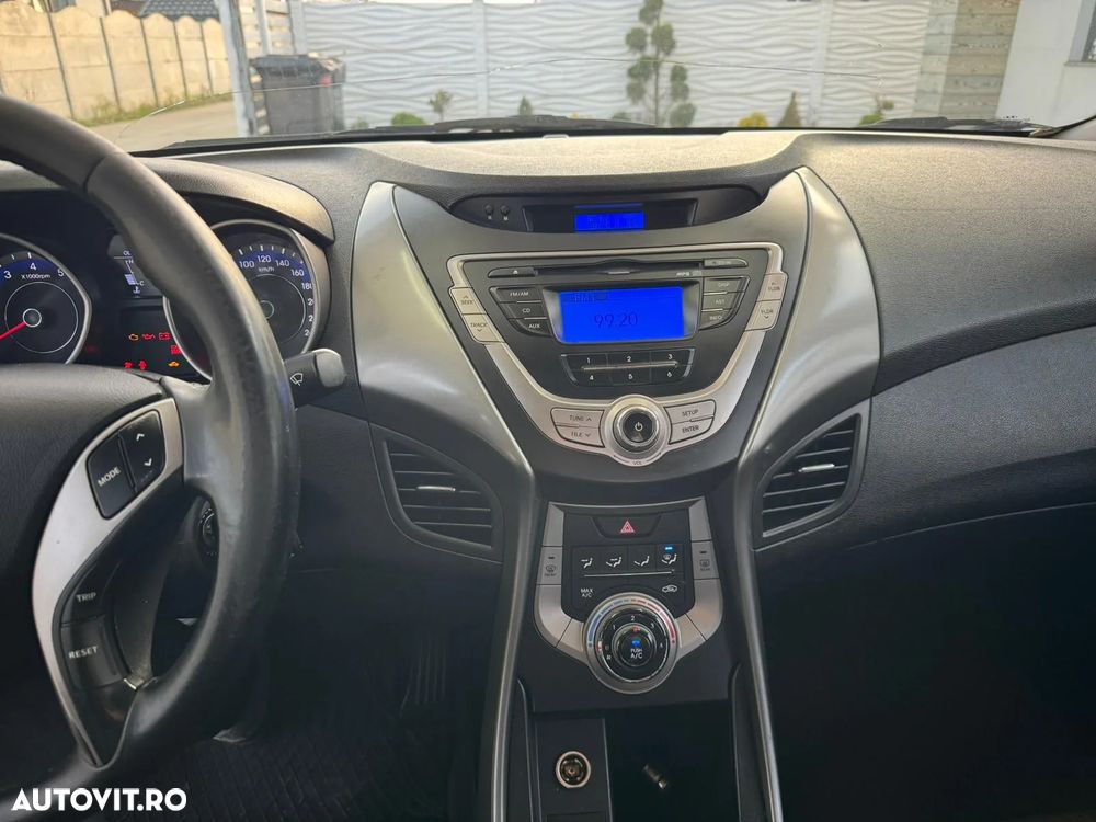Hyundai Elantra 1.6 MPi Exclusive - 14