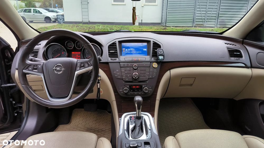 Opel Insignia 2.0 T Cosmo 4x4 EU6 - 11